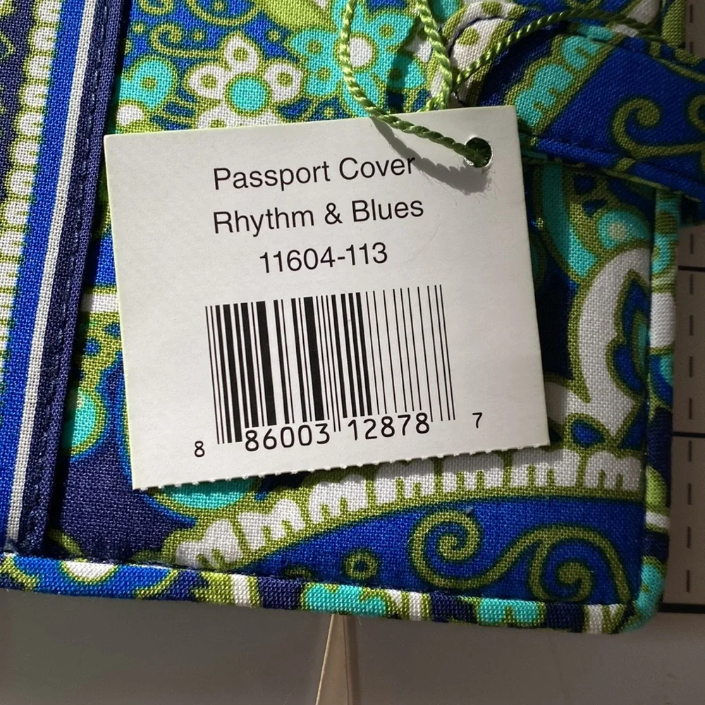 NWT Vera Bradley Passport ID Cover Rhythm & Blues Greens Aqua White Navy - Picture 7 of 16